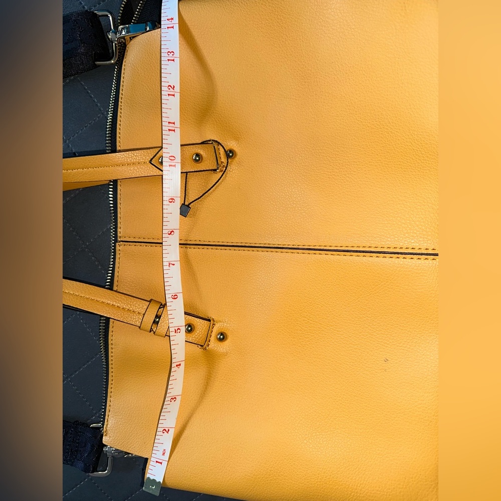 Fall bag w strap 🍂💛 - Picture 2 of 5